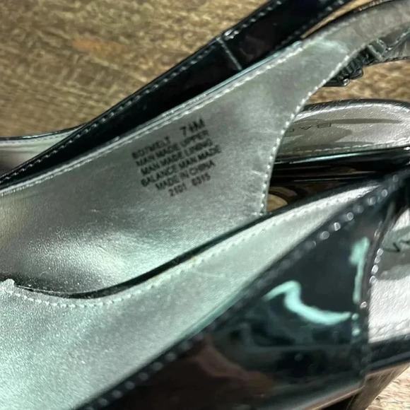 Bandolino- Black Patent Leather Peep Open Toe Sling Back Heel, Size 7.5 - Picture 6 of 6